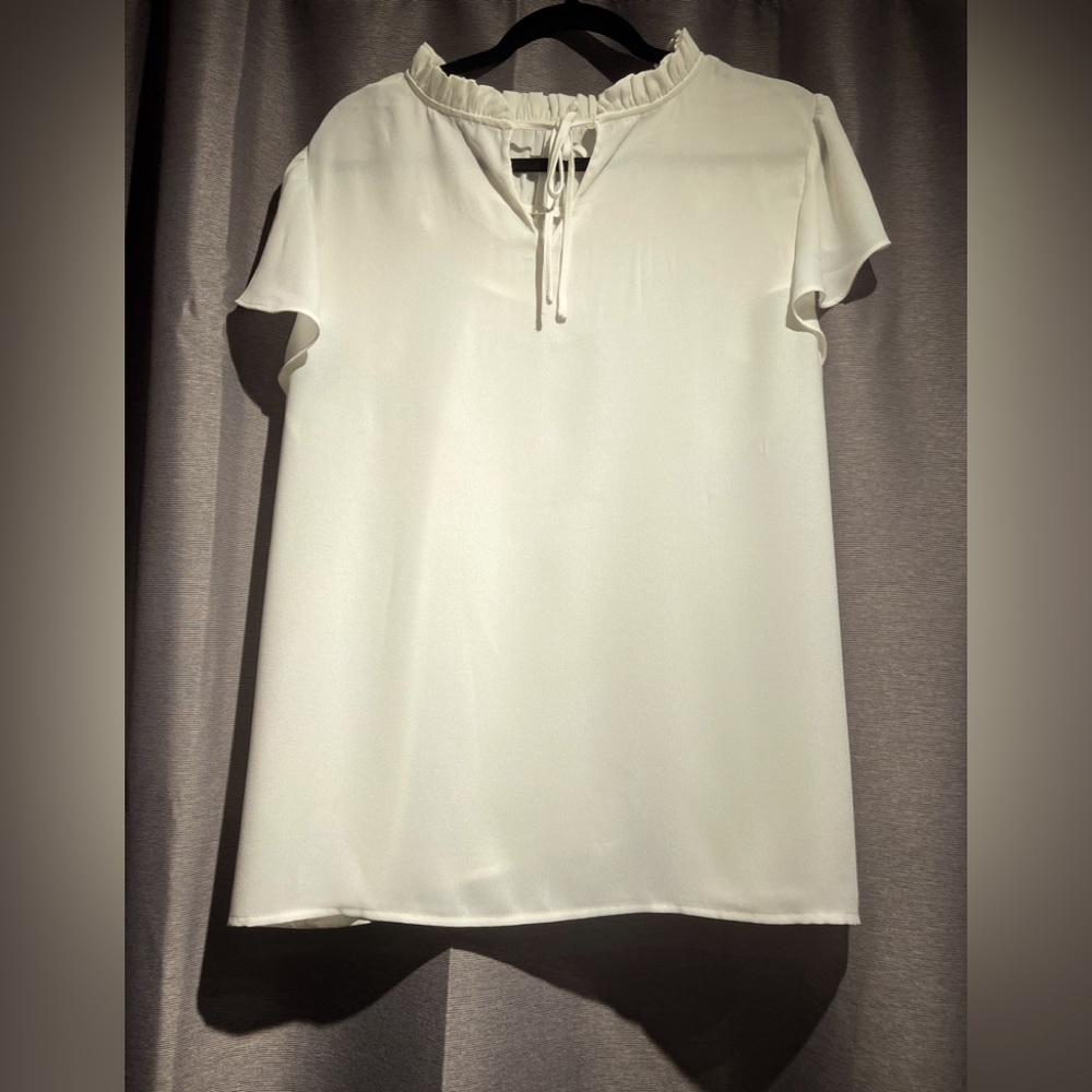 Halogen White Ruffled Short Sleeve Top - Picture 2 of 5
